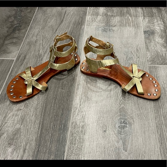 Matt Bernson metallic gold stud gladiator sandal-6 - Picture 2 of 11